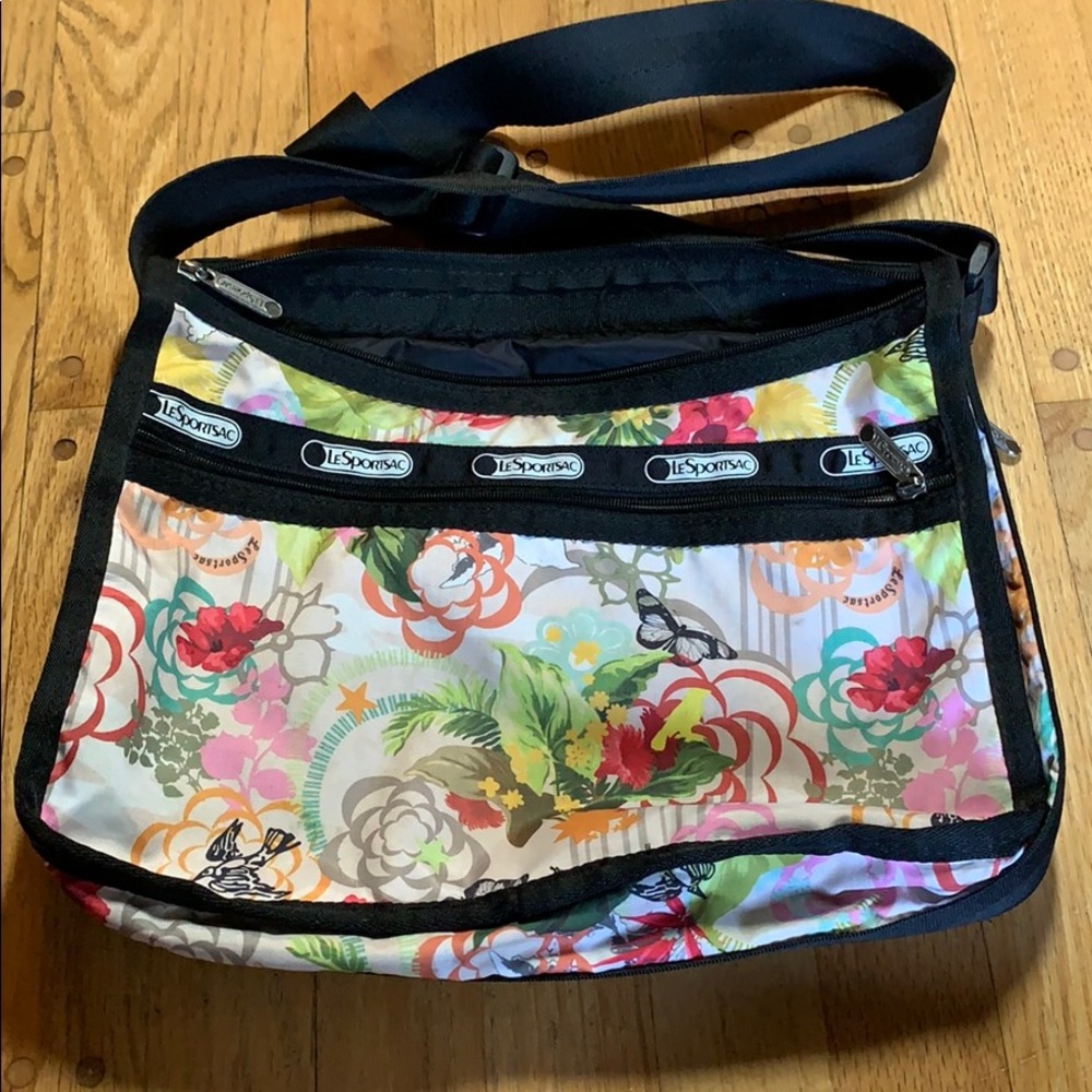 LeSportsac Expandable Everyday Bag.